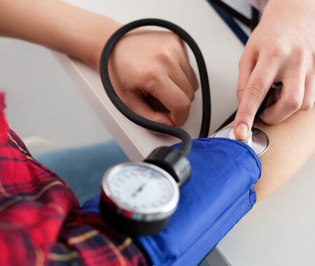 https://kyiv.alpha-medical.com.ua/ru/prichiny-povyshennogo-arterialnogo-davleniya/