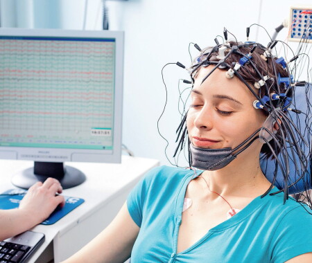https://kyiv.alpha-medical.com.ua/ru/eeg-golovnogo-mozga-kogda-i-zachem-nuzhno-eto-obsledovanie-kak-ono-pomogaet-vyyavit-epilepsiyu-narusheniya-sna-i-drugie-problemy/